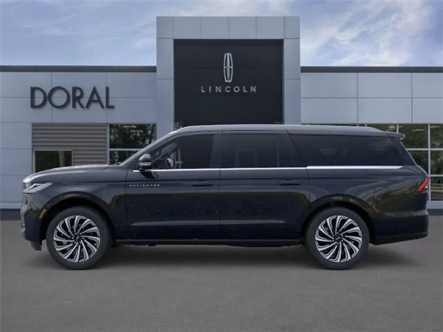 2025 Lincoln Navigator Black Label photo 1