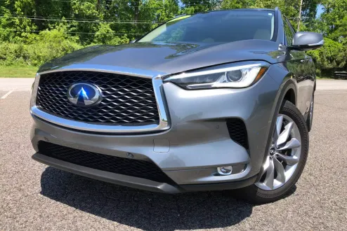 2019 Infiniti QX50 Essential photo 2