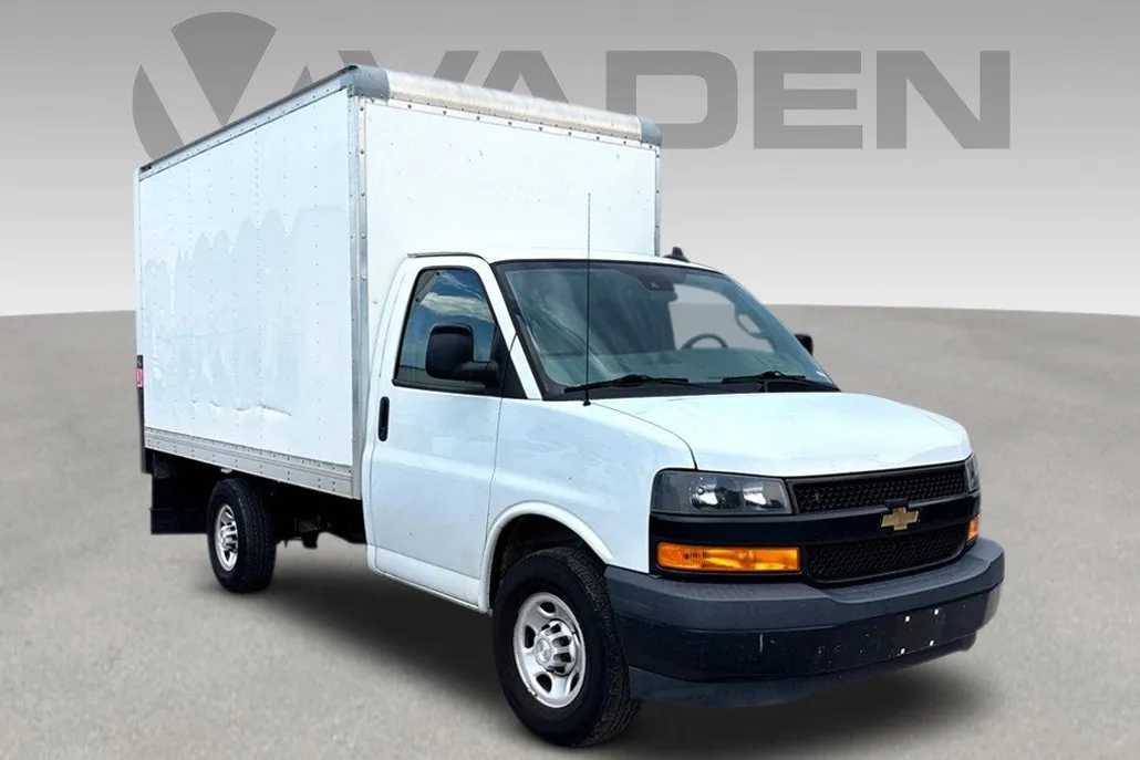 2020 Chevrolet Express Cutaway 3500 Base photo 1