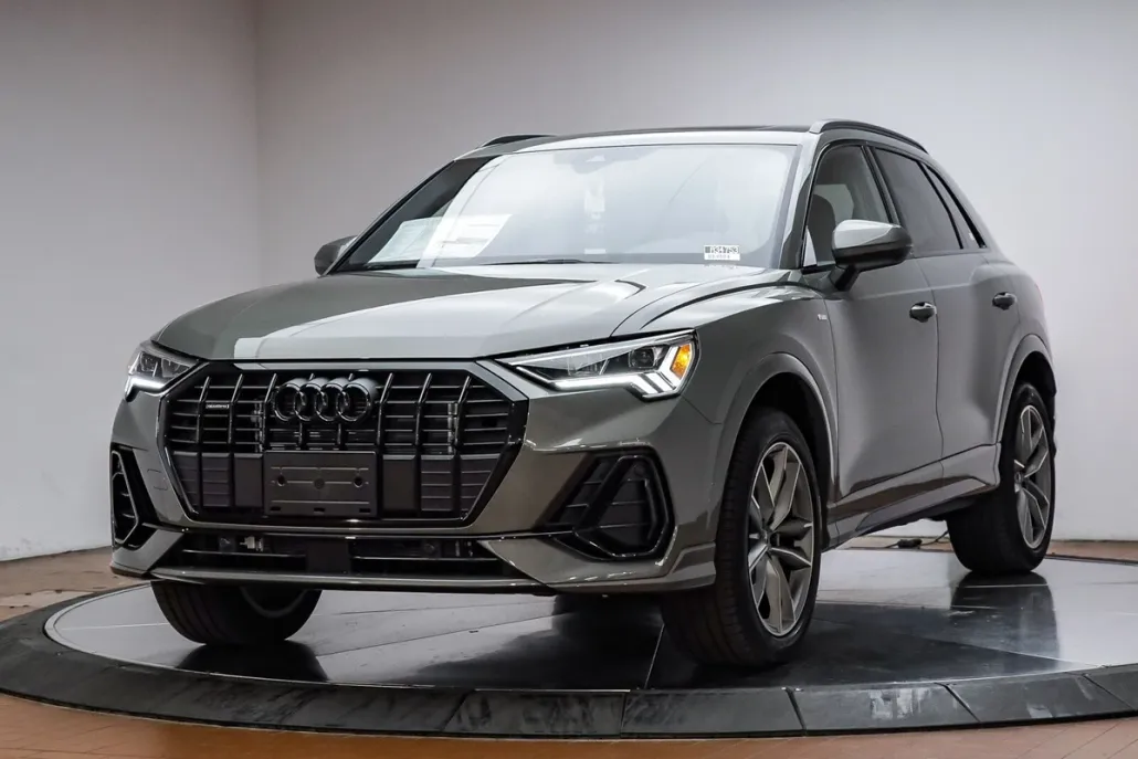 2025 Audi Q3 45 TFSI S line Premium photo 1