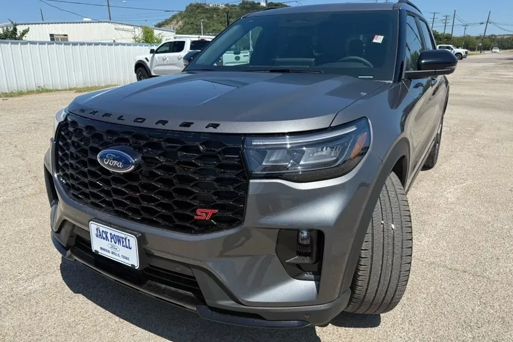 2025 Ford Explorer ST photo 1