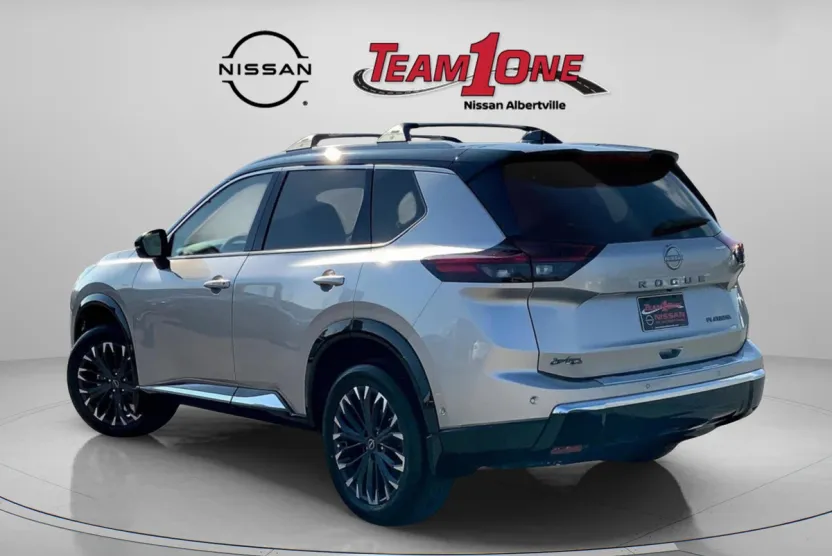 2025 Nissan Rogue Platinum photo 1