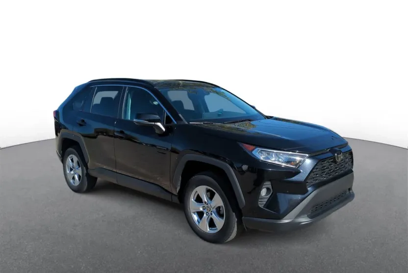 2021 Toyota RAV4 XLE photo 1