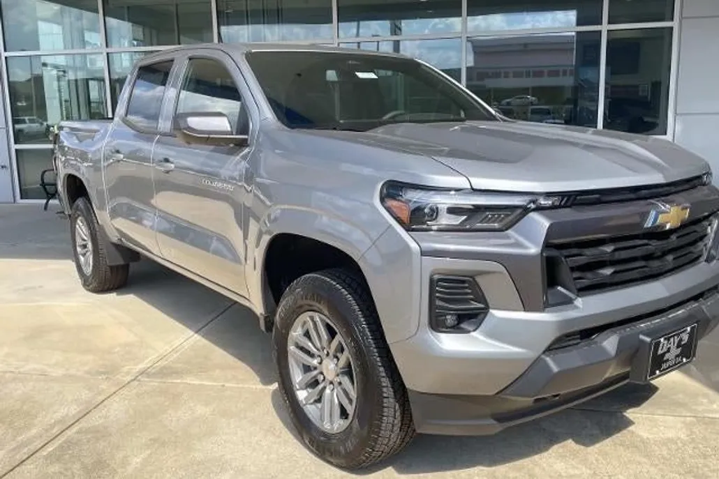 2025 Chevrolet Colorado Work Truck LT photo 1