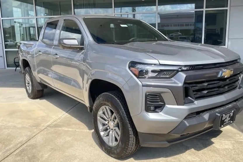 2025 Chevrolet Colorado Work Truck LT photo 1