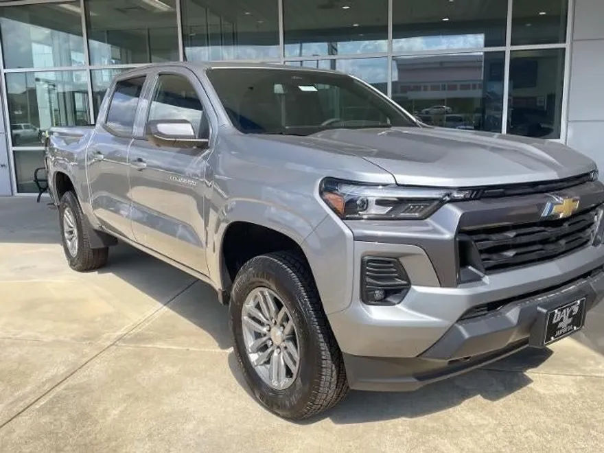 2025 Chevrolet Colorado Work Truck LT photo 1