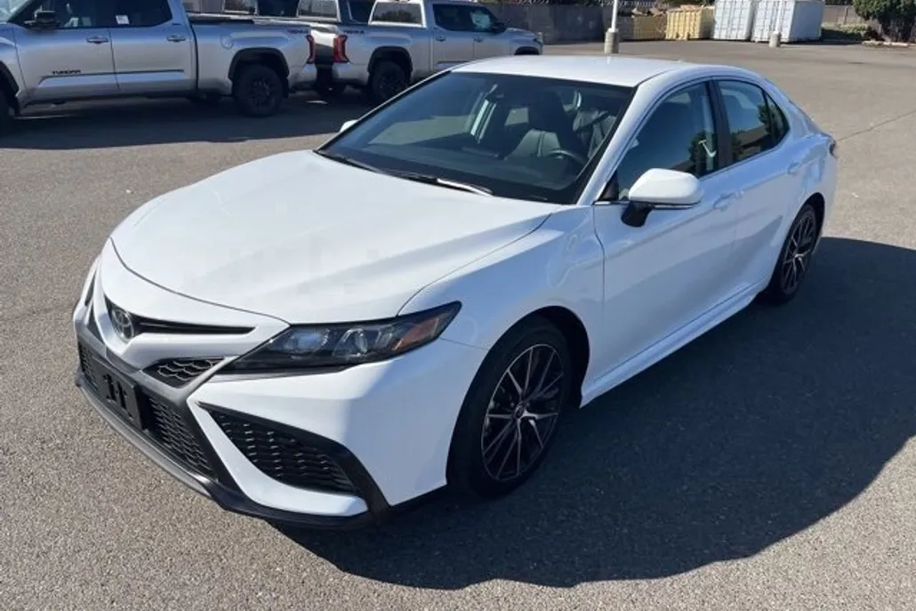 2024 Toyota Camry SE photo 1