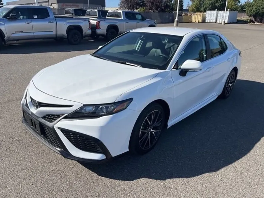 2024 Toyota Camry SE photo 1