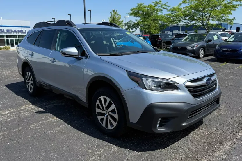 2022 Subaru Outback Premium photo 1