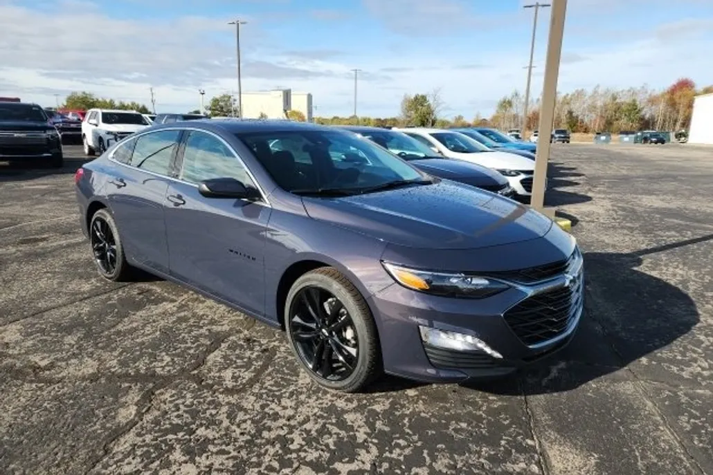 2025 Chevrolet Malibu 1LT photo 1