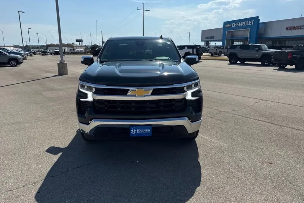 2026 Chevrolet Silverado 1500 LT photo 1