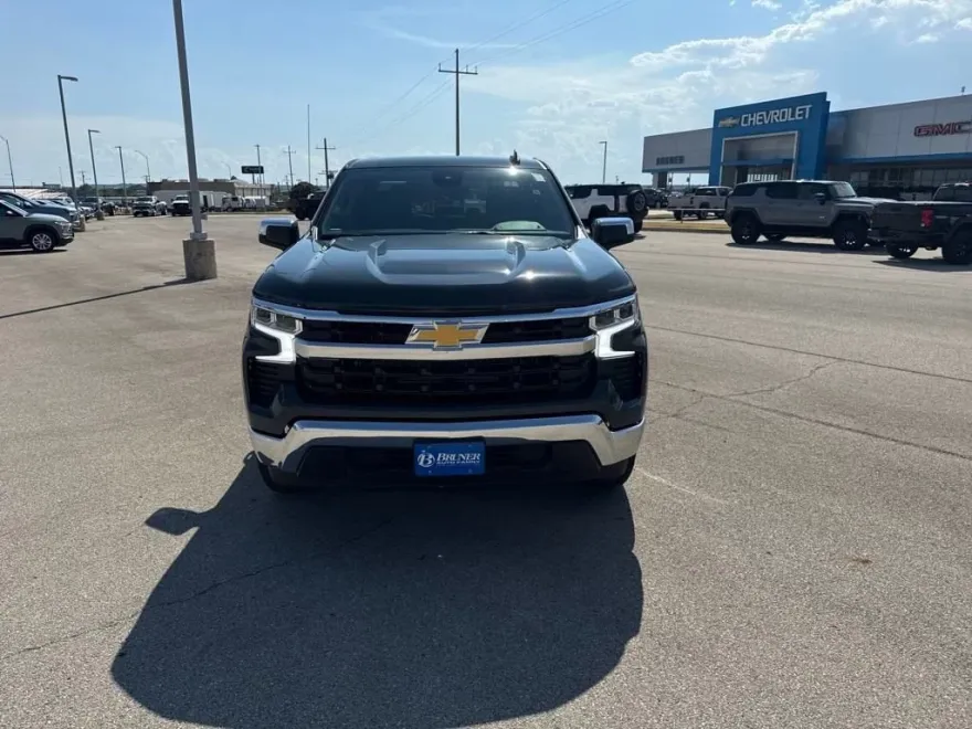 2026 Chevrolet Silverado 1500 LT photo 1