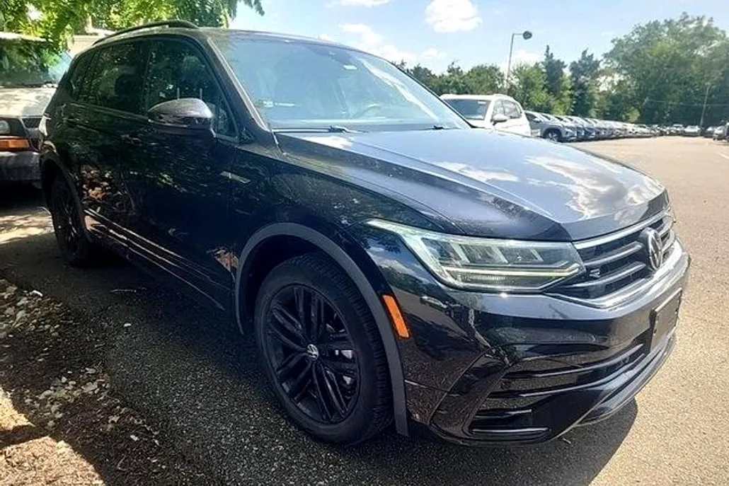 2022 Volkswagen Tiguan SE R-Line Black photo 1
