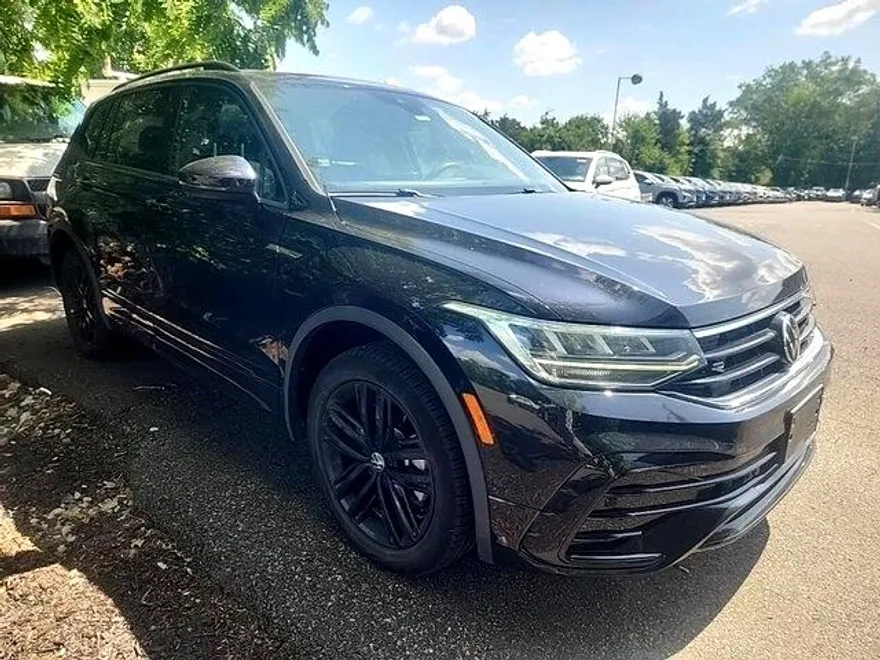 2022 Volkswagen Tiguan SE R-Line Black photo 1