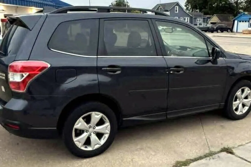 2016 Subaru Forester Limited photo 1