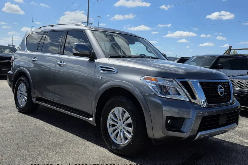 2017 Nissan Armada SV photo 1