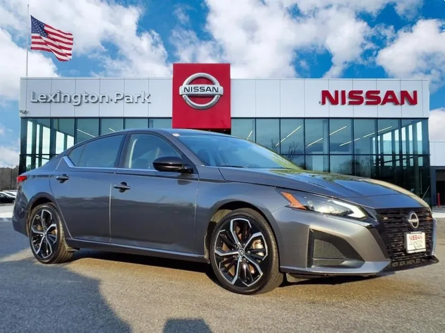 2024 Nissan Altima 2.5 SR photo 1