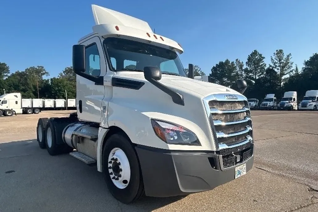 2019 Freightliner Cascadia 126" Day cab photo 1