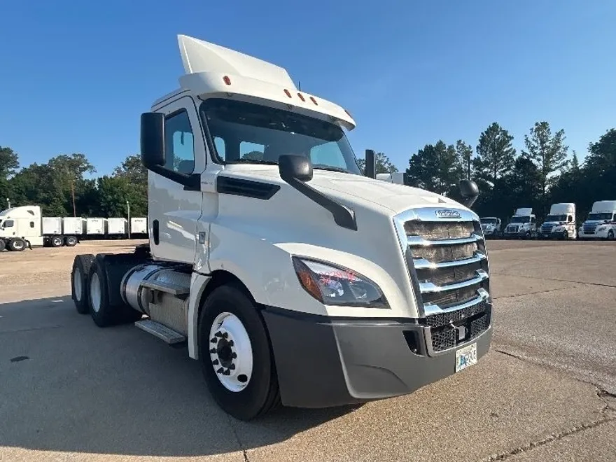 2019 Freightliner Cascadia 126" Day cab photo 1