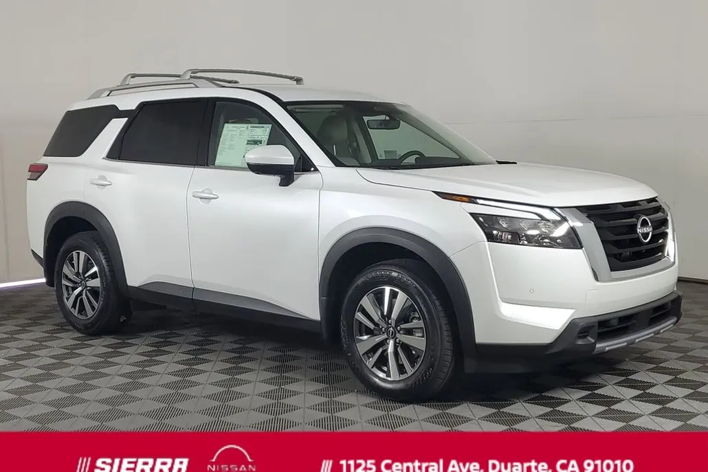 2025 Nissan Pathfinder SL photo 1