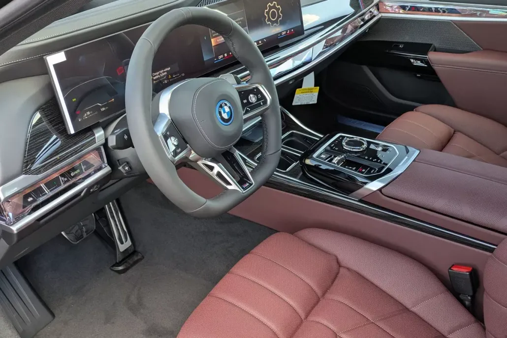 2026 Bmw 750e photo 1