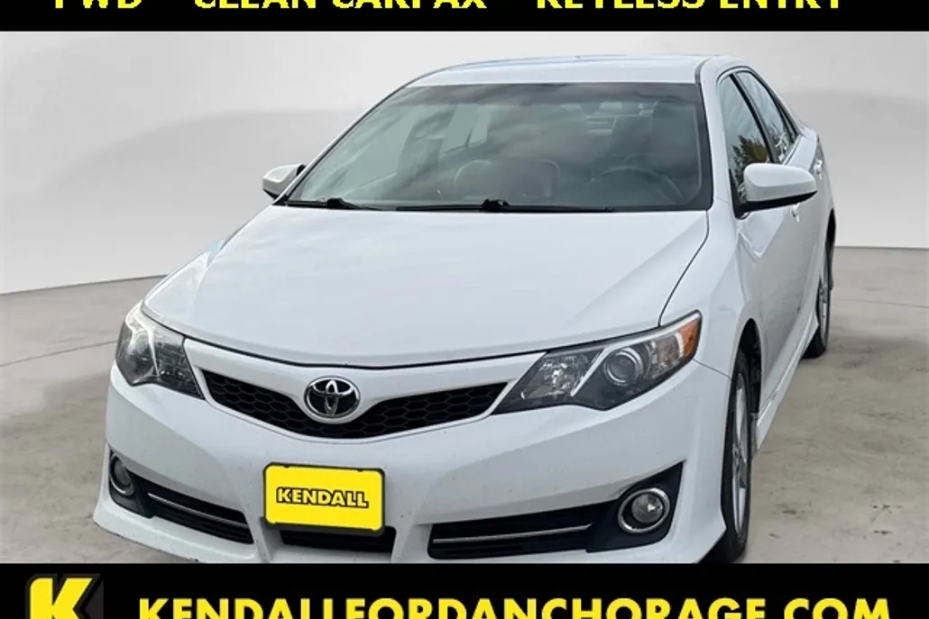 2013 Toyota Camry SE photo 1