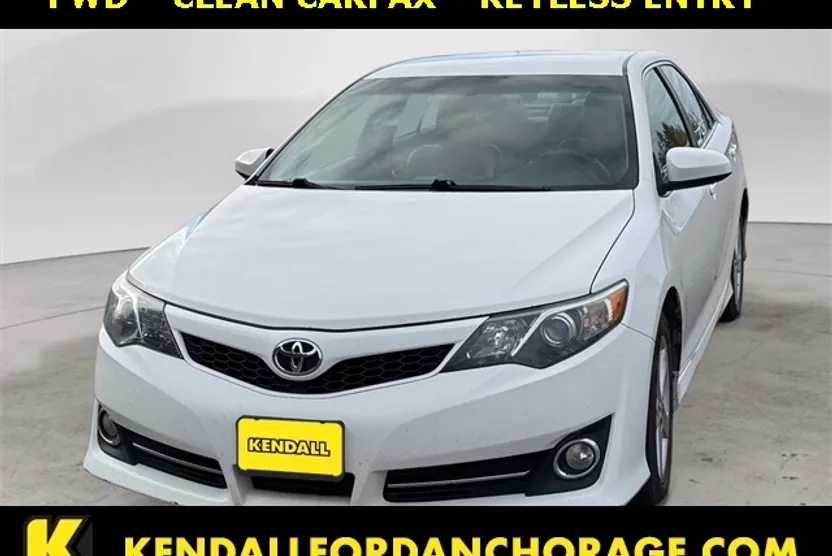 2013 Toyota Camry SE photo 1