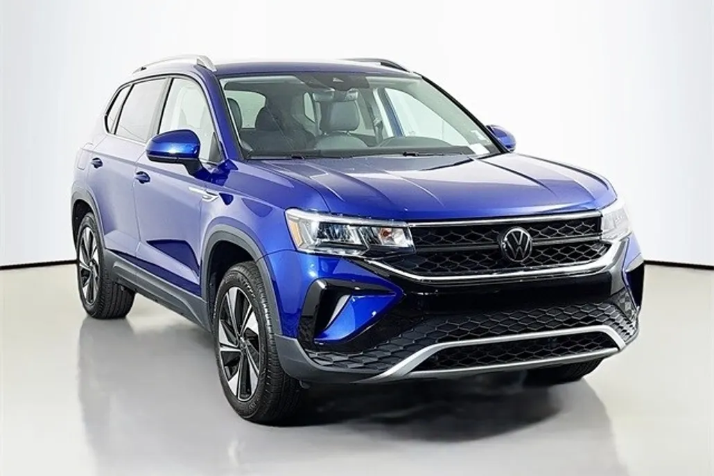 2024 Volkswagen Taos SE photo 1