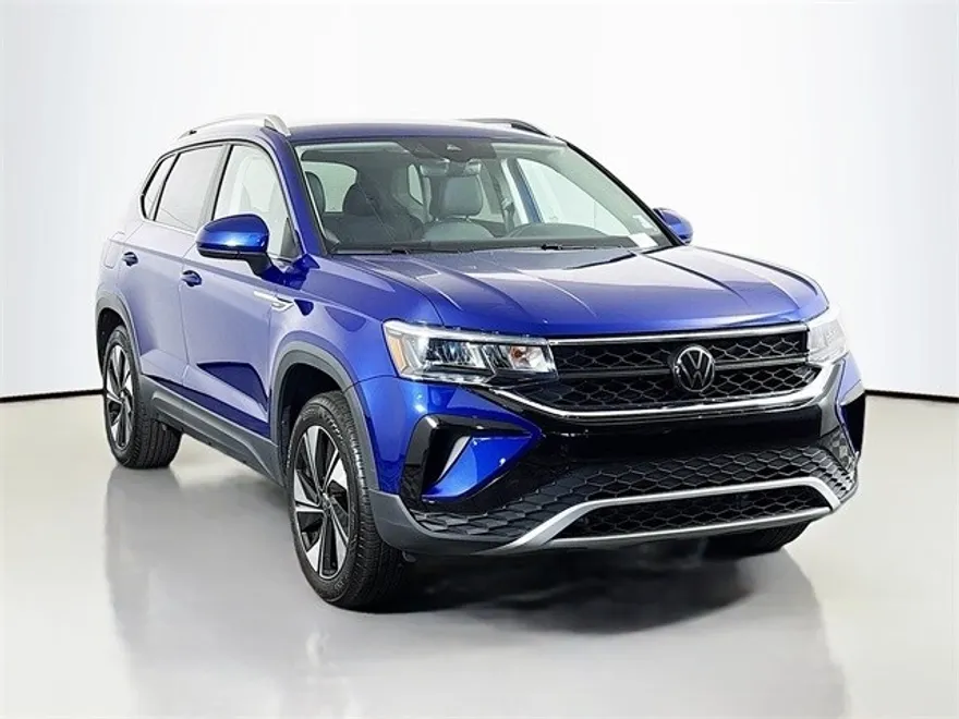 2024 Volkswagen Taos SE photo 1
