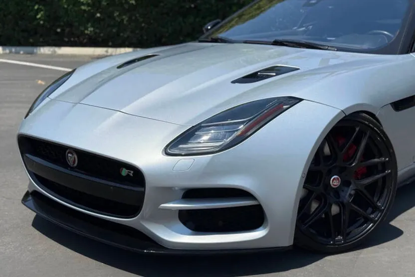 2018 Jaguar F-TYPE R photo 1