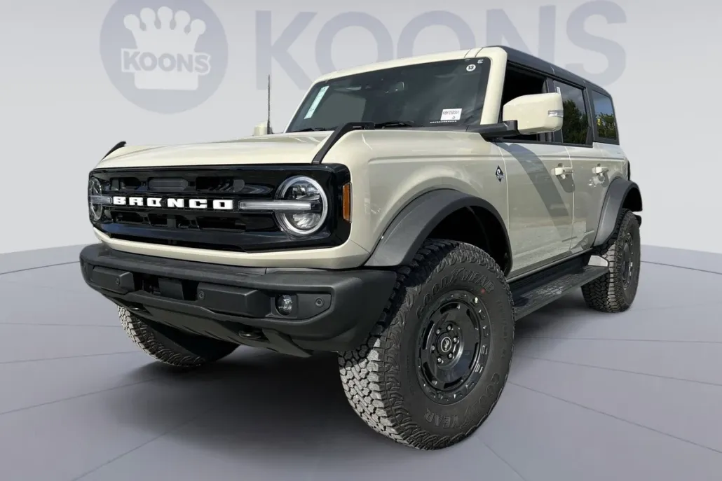2025 Ford Bronco Outer Banks photo 1