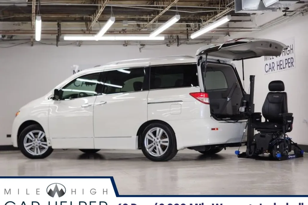 2013 Nissan Quest SL photo 1