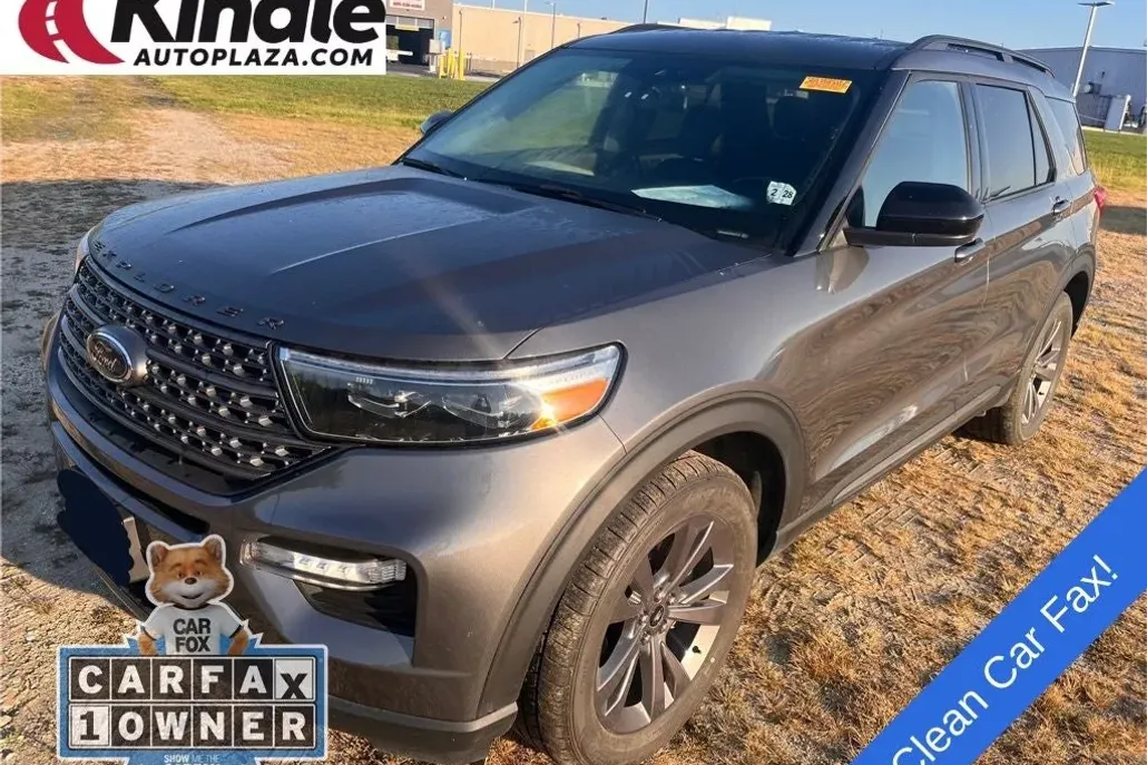 2023 Ford Explorer XLT photo 1