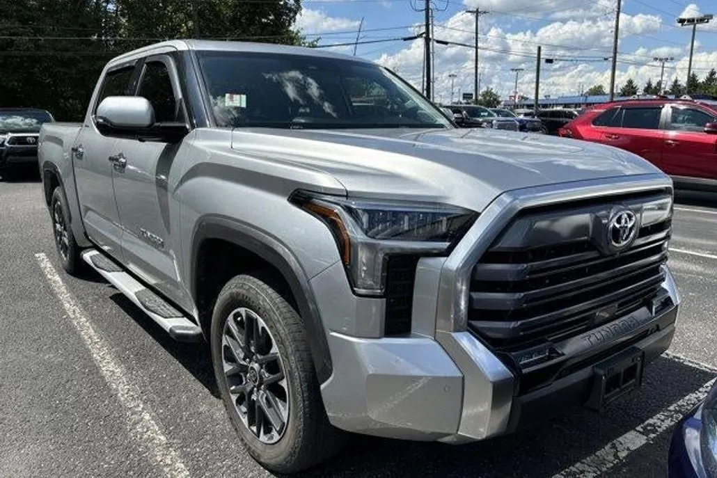 2022 Toyota Tundra Limited CrewMax photo 1