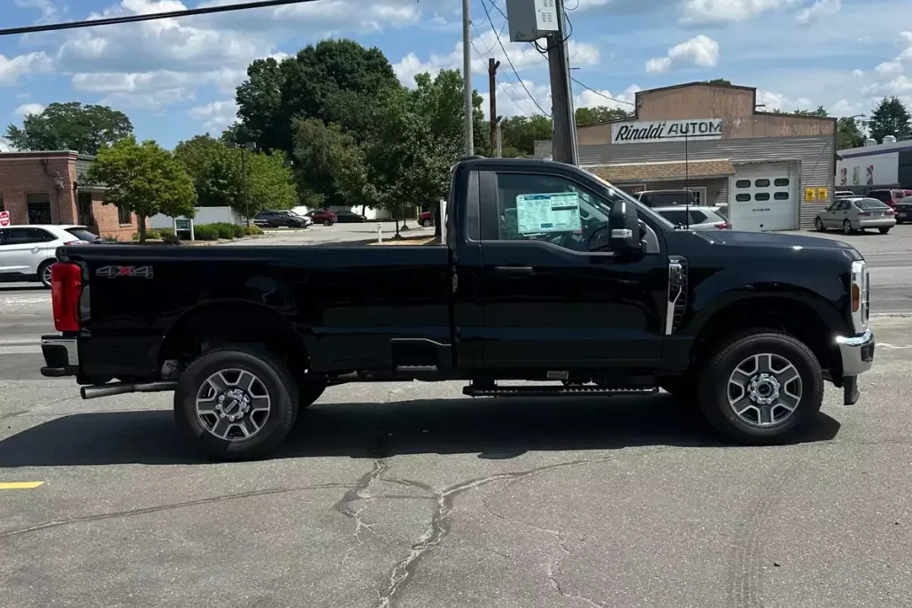 2025 Ford F-350 XLT photo 1