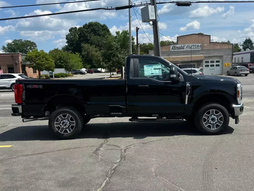 2025 Ford F-350 XLT photo 1