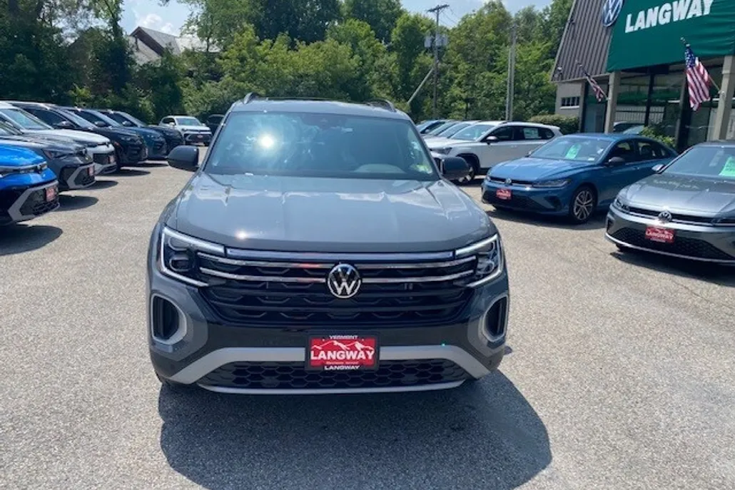 2025 Volkswagen Atlas Peak Edition SE photo 1