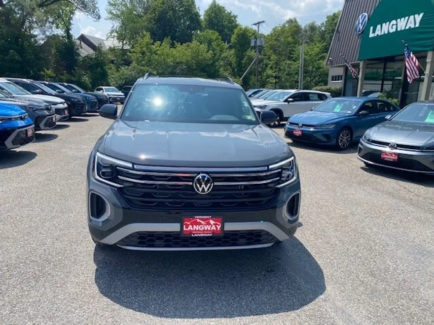 2025 Volkswagen Atlas Peak Edition SE photo 1