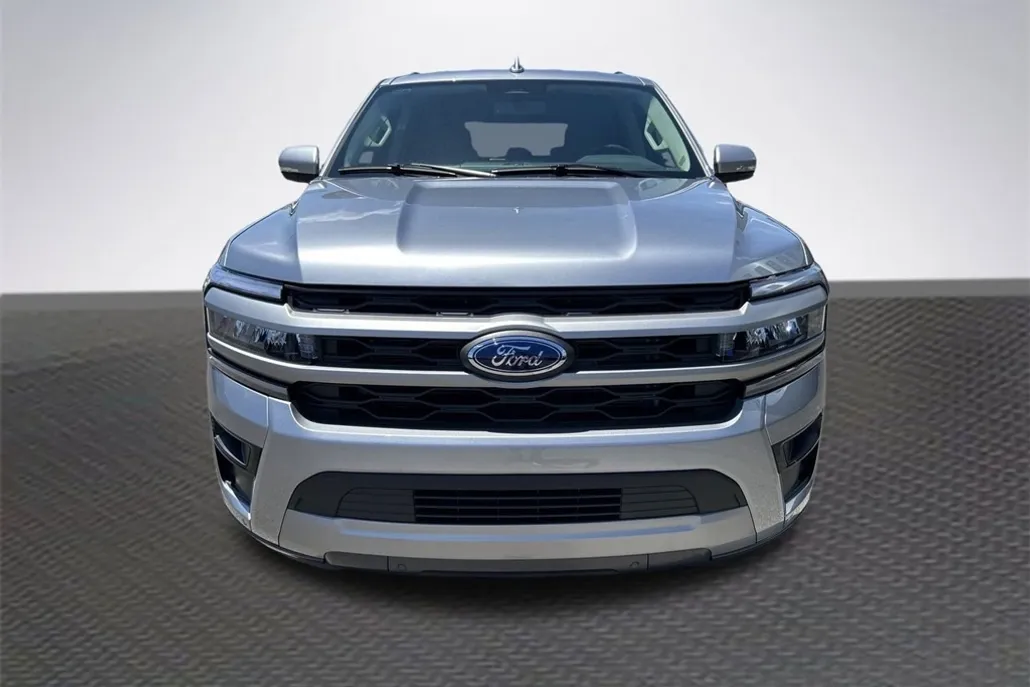 2024 Ford Expedition XLT photo 1