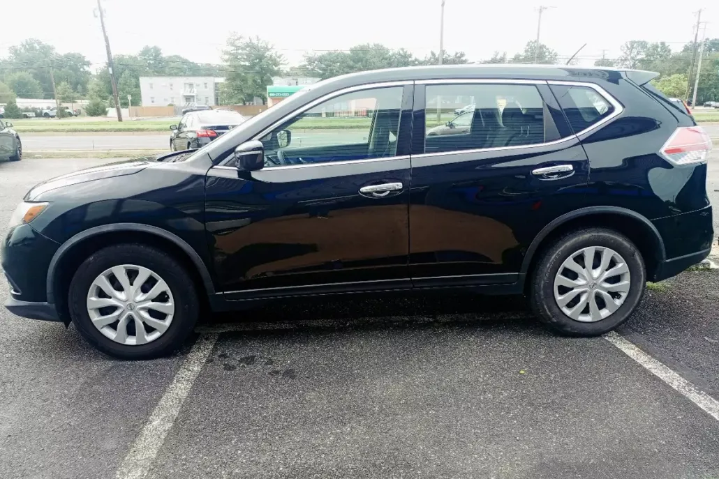2015 Nissan Rogue S photo 1
