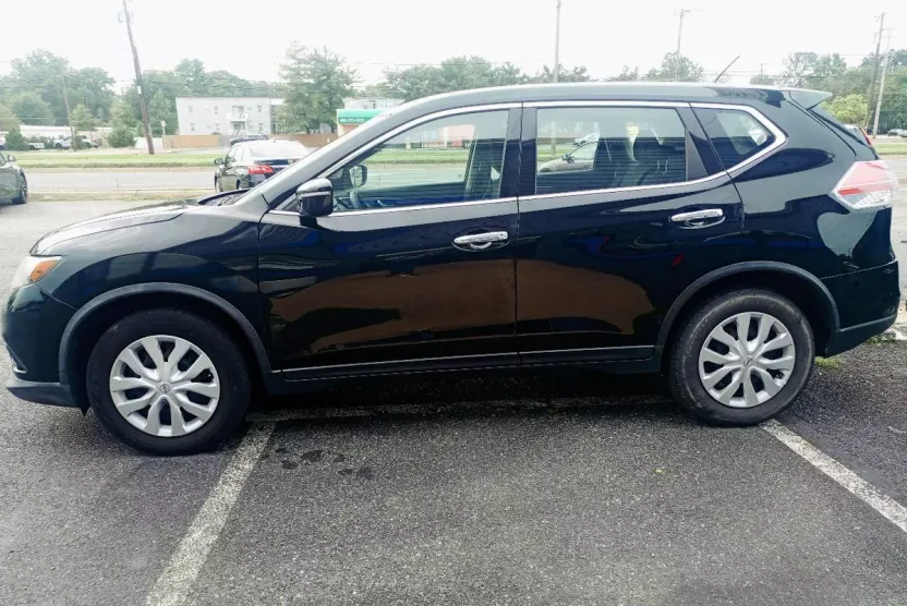 2015 Nissan Rogue S photo 1