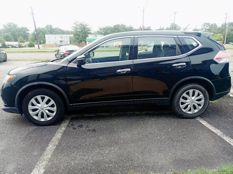 2015 Nissan Rogue S photo 1