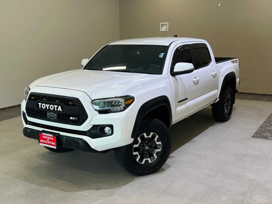 2023 Toyota Tacoma TRD photo 1