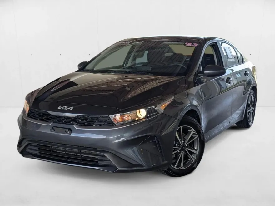 2023 Kia Forte LXS photo 1