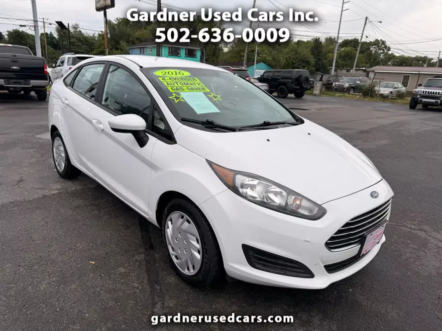 2016 Ford Fiesta S photo 1