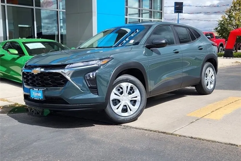2025 Chevrolet Trax LS photo 1