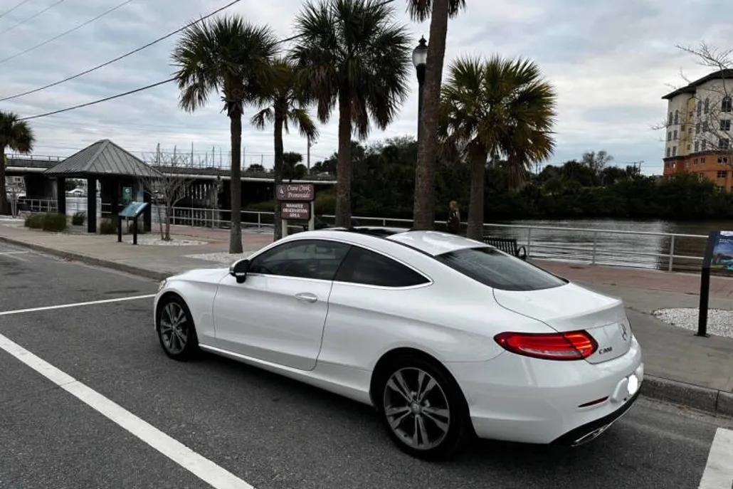 2017 Mercedes Benz C 300 4MATIC photo 1