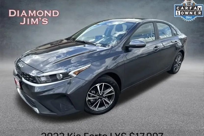 2023 Kia Forte LXS photo 1