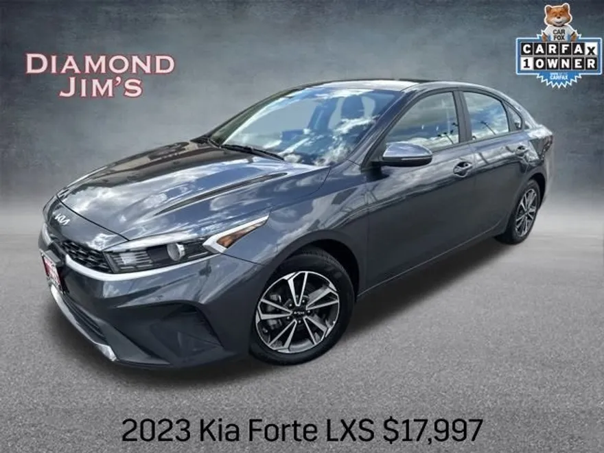 2023 Kia Forte LXS photo 1