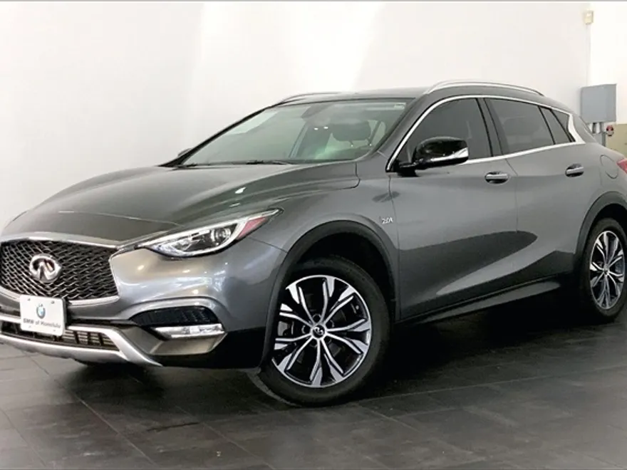 2018 Infiniti QX30 Premium photo 1